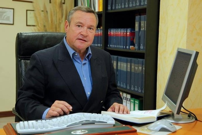 Ángel Vega, alcalde de Laredo