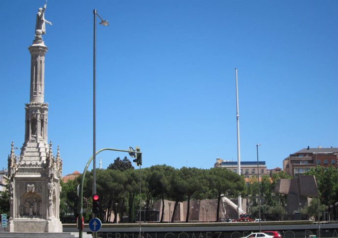 La Bandera De España De La Plaza De Colón Se Cae Accidentalmente Del Mástil