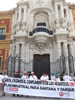 Trabajadores de Santana concentrados ante San Telmo