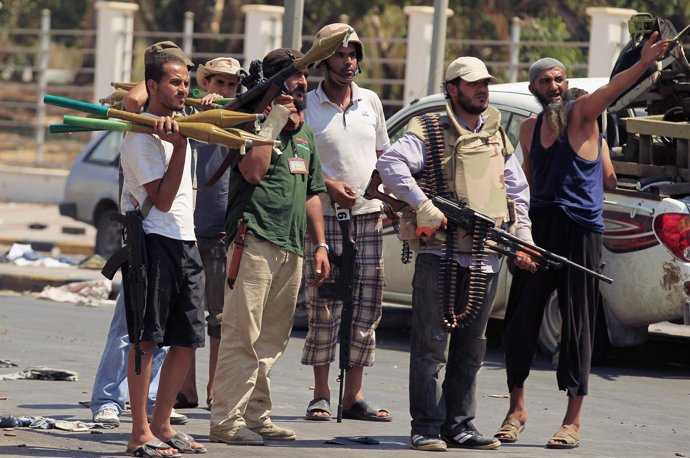Milicianos Libios Merodean Por Las Calles De Trípoli