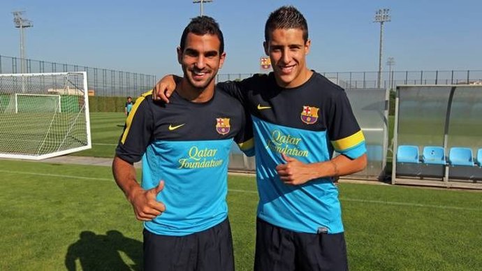 Los Jugadores Del FC Barcelona Martín Montoya Y Cristian Tello