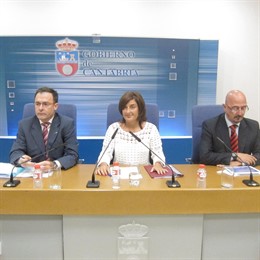 Sáenz De Buruaga Con El Gerente Del SCS Y El Director De Valdecilla