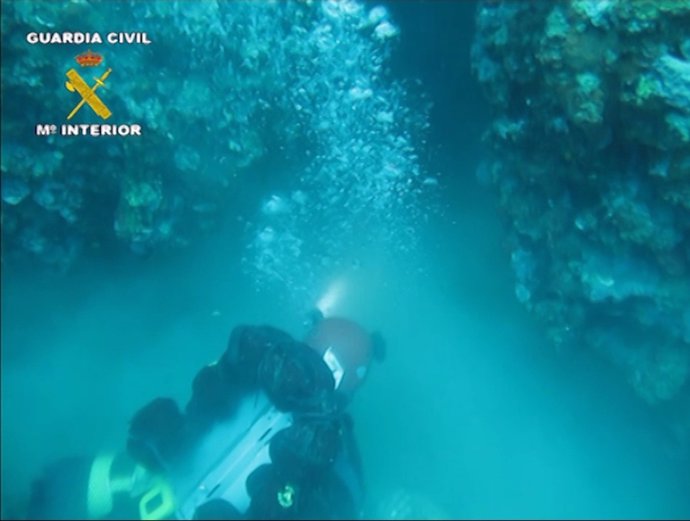 Rescate del cadáver de un submarinista en Torroella