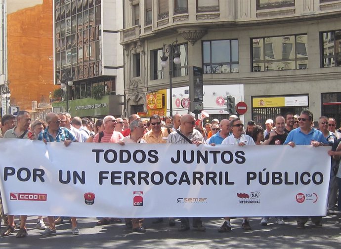 Manifestación En Valencia De Trabajadores Del Sector Ferroviario