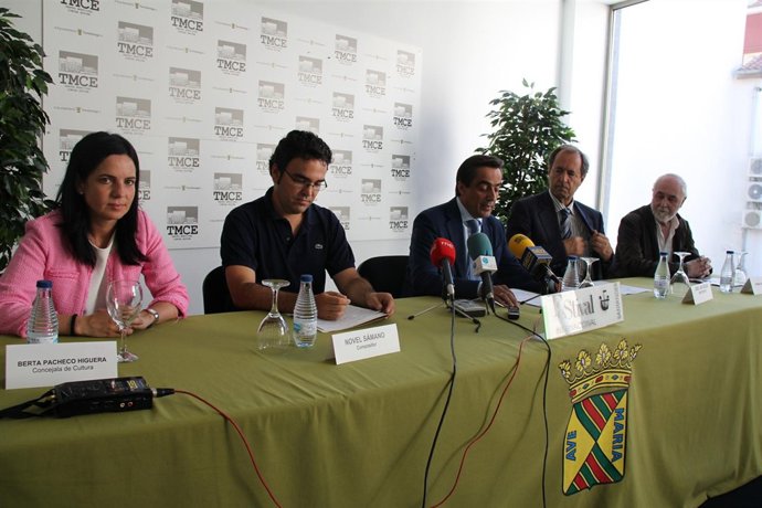 El alcalde, el director del FIS, Nobel Sámano y Pedro Sobrado