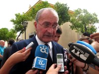 De la Torre dice que, pese a la "crisis" del Málaga CF, le animan a seguir con el diseño de Arraijanal