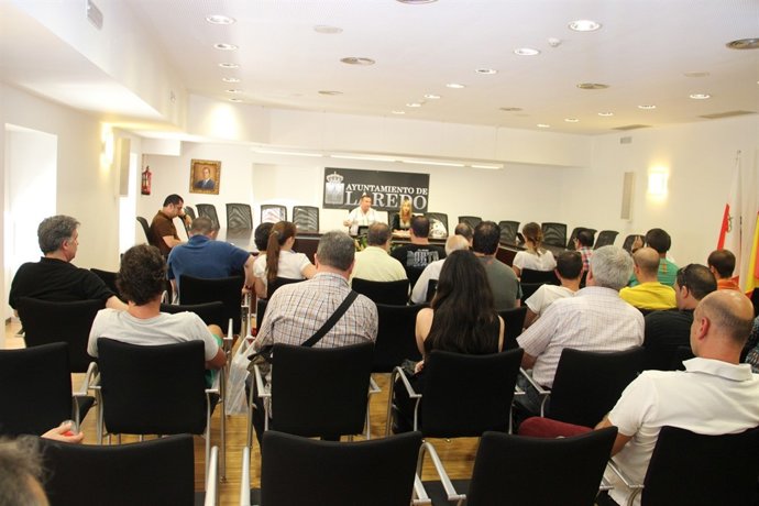 El alcalde debate con los hosteleros la iniciativa de las casetas