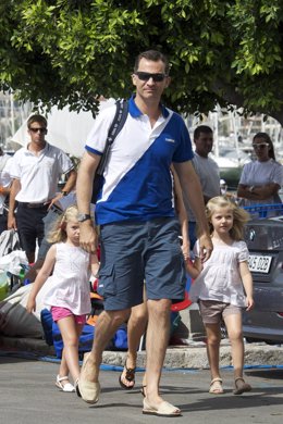Príncipe Felipe con sus hijas