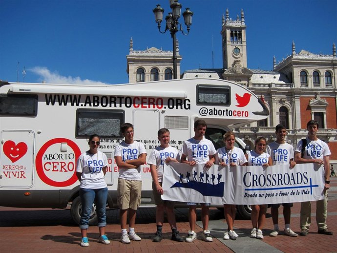 El grupo Provida recoge firmas contra el aborto en Valladolid
