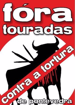 Pancarta de 'Touradas fóra de Pontevedra' situada frente a la plaza de toros