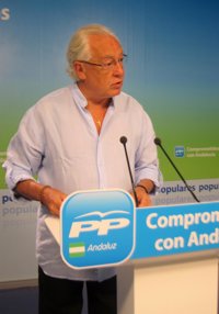 Raynaud (PP-A): "Con quien prevarica Griñán es con los ciudadanos por utilizar la amenaza de los recortes" del Gobierno