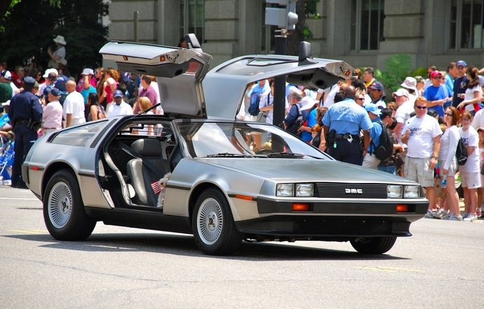 Coche de Regreso al Futuro DeLorean