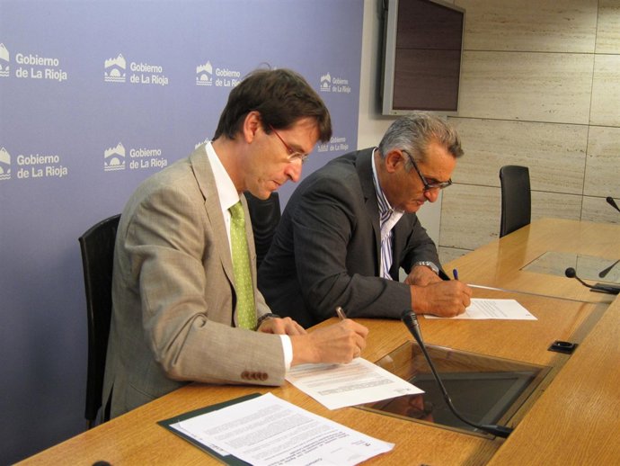 Capellán y Martínez firman convenio Contebria Leucade