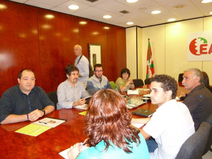 Peio Urizar, Pernando Barrena y Mattin Troitiño