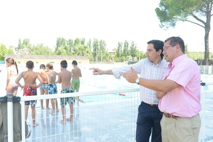 Visita Del Concejal A Las Instalaciones             