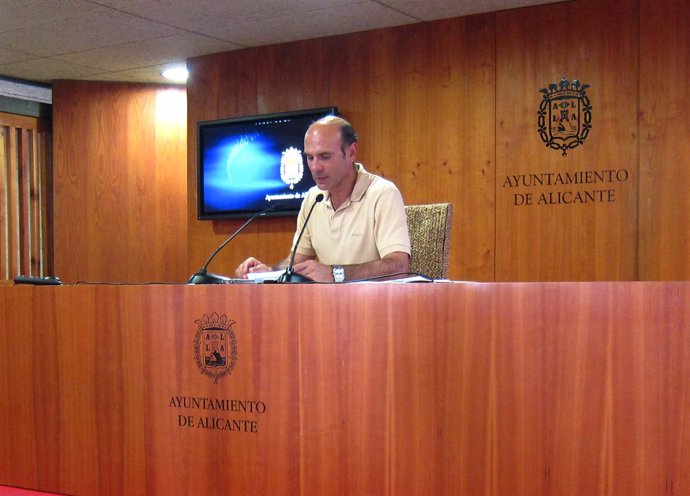 Juan Seva informa sobre el estado del policía agredido por 'manteros'