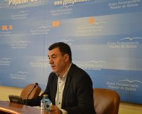 El PP, dispuesto a "negociar" con el PSdeG, no renuncia a suprimir escaños para no enviar "un mensaje contradictorio"