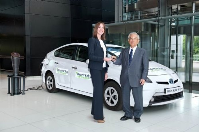 Toyota entrega el primer Prius Híbrido Enchufable en Reino Unido