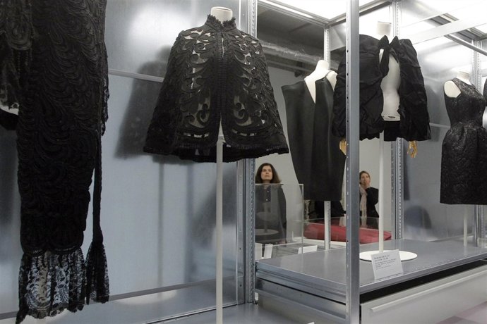 Exposición Balenciaga En Paris