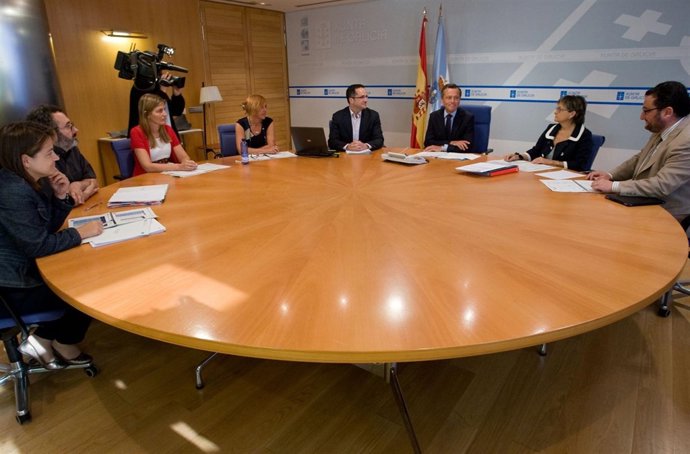 Agustín Hernández preside la constitución de la comisión