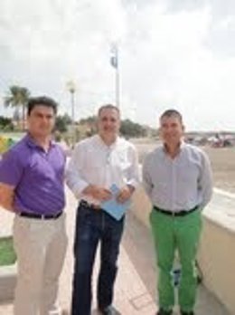 Miembros del PP en playa de San JAVIER
