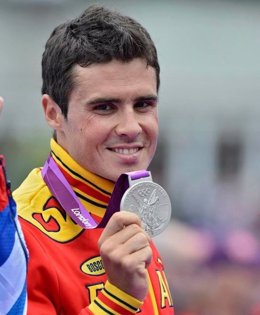 Javier Gómez Noya con la medalla de plata