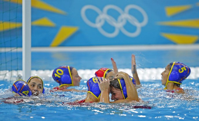 España alcanza las semifinales en waterpolo femenino