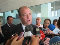 Monago indica que en estos momentos "no se puede" mantener la asistencia sanitaria a inmigrantes sin papeles