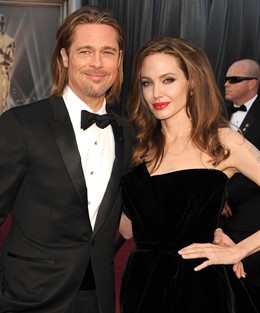 Brad Pitt y Angelina Jolie posan sobre la alfombra roja de los Oscar 