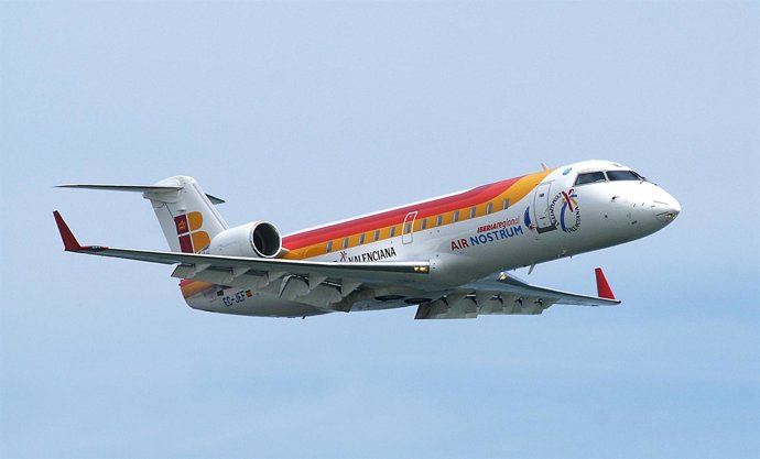 Avión CRJ200 