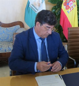 Diego Valderas, hoy ante los medios