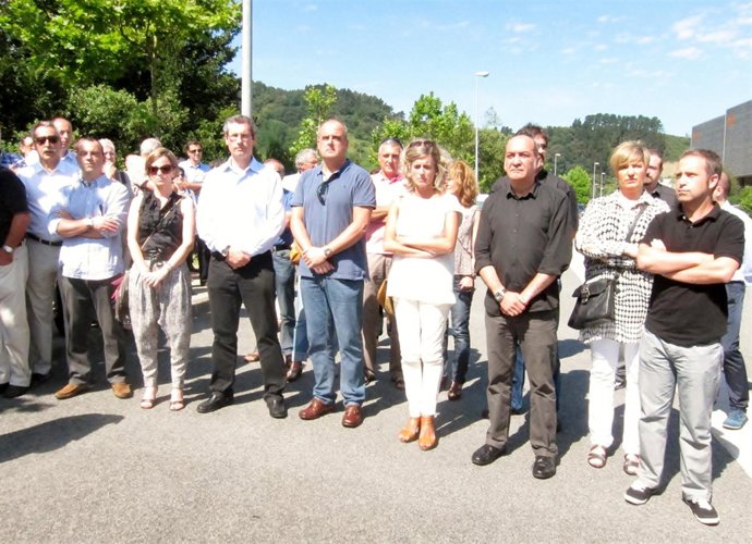 Egibar, Garitano y representantes políticos en homenaje a Korta