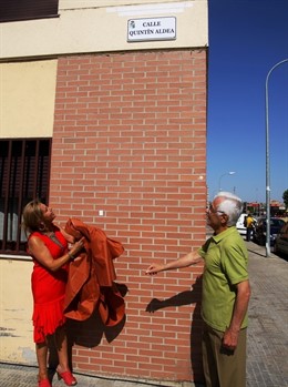 Valdeón descubre la placa de la calle 'Quintín Aldea'