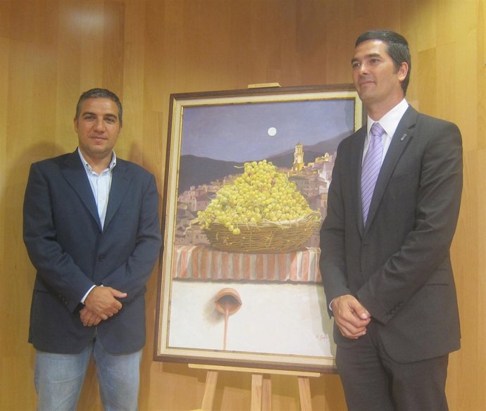 Bendodo y el alcalde de Cómpeta, José Luis Torres