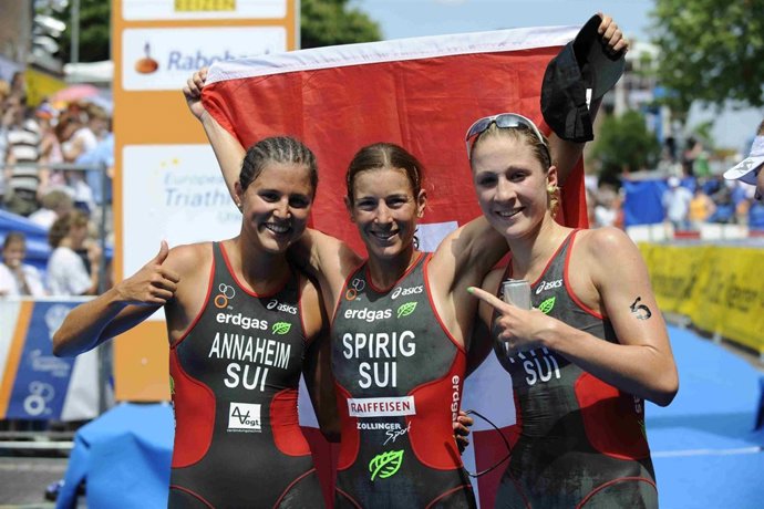 Spirig con sus compañeras de equipo       