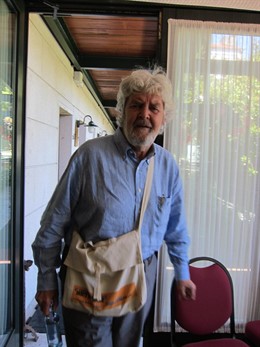 Xosé Manuel Beiras antes de la rueda de prensa