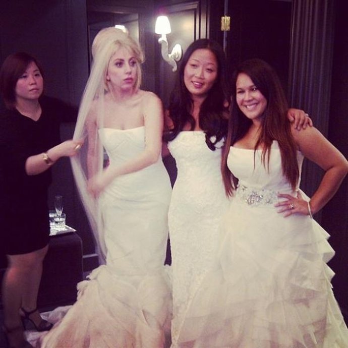 Lady Gaga vestida de novia con un Vera Wang 