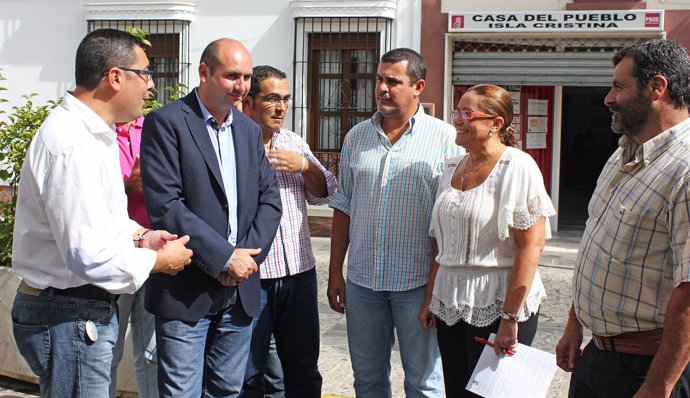 El secretario de Política Municipal del PSOE-A, Francisco Conejo, en Isla Cristi