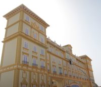 La nueva portada de la Feria, que representa el Hotel Miramar, suma casi 1.000 horas de trabajo