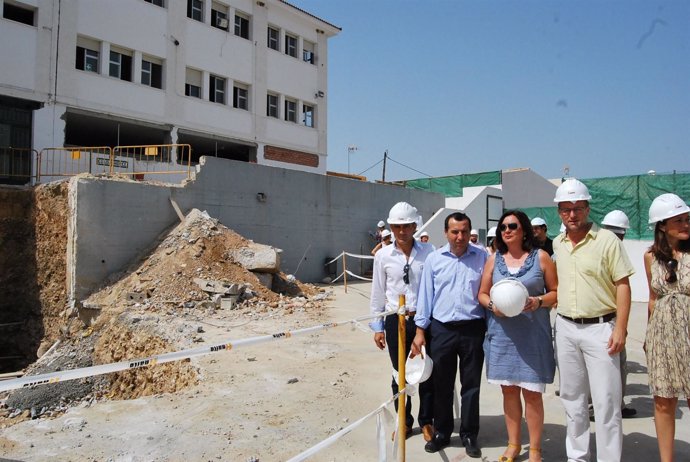 Mar Moreno visita las obras de ampliación y mejora de un colegio de Álora