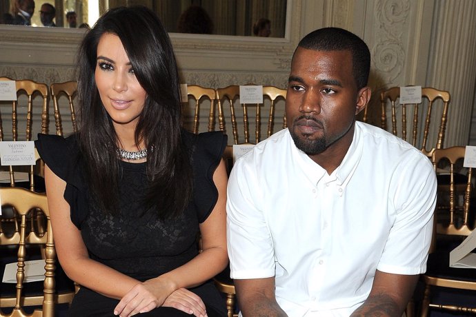 Kim Kardashian y Kanye West en el desfile de Valentino 
