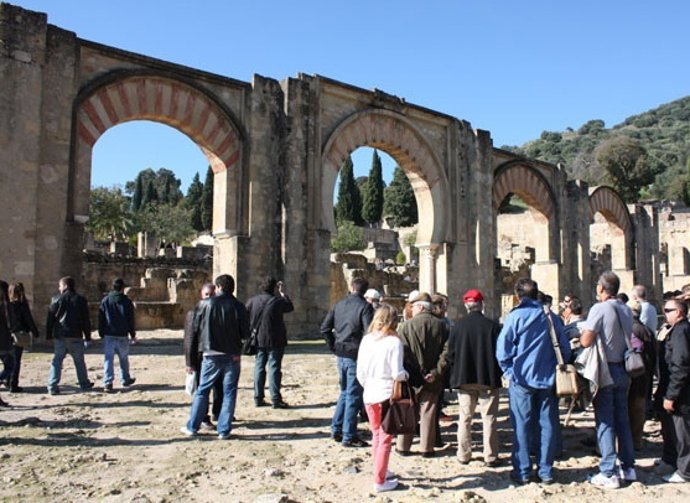 Turistas En Medina Azahara
