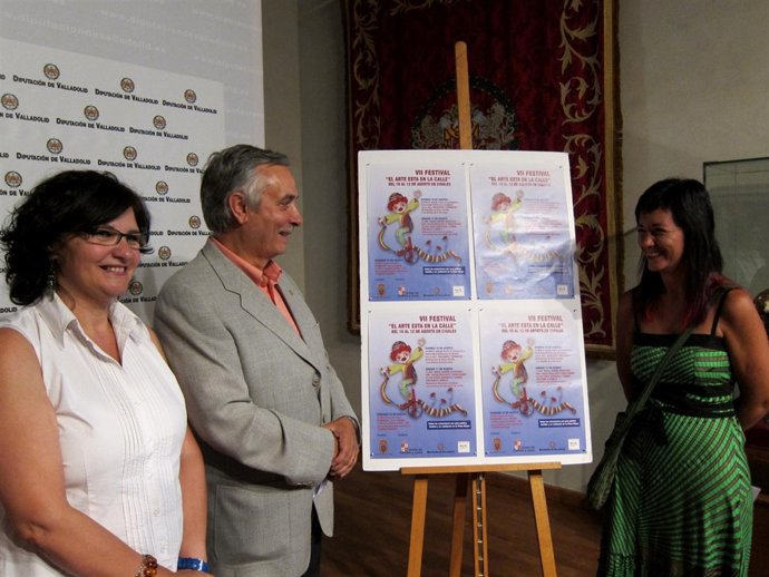 La Alcaldesa De Cigales Posa Junto Al Diputado De Cultura De Valladolid