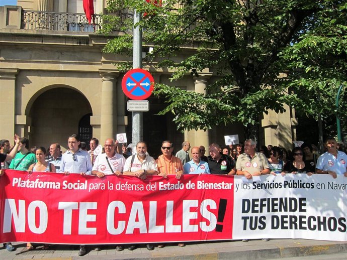 Concentración en Pamplona contra los recortes del Gobierno del PP.