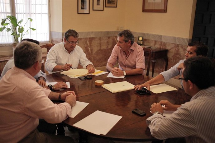 Zoido con los gerentes de las empresas municipales