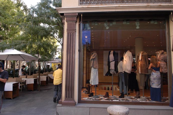 Zona De Tiendas En El Entorno De Serrano, En Madrid