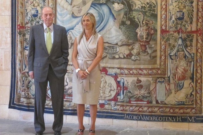 Don Juan Carlos Junto A Teresa Palmer En La Almudaina