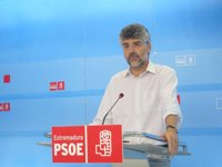 El PSOE exige a Carrón que "abandone la prepotencia" e inicie la "senda del diálogo" con el sector sanitario