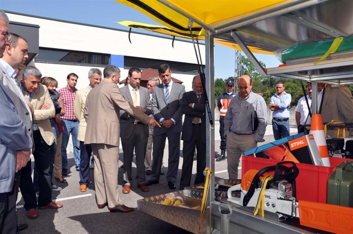 El Consejero De Presidencia En La Entrega De Los EMPI