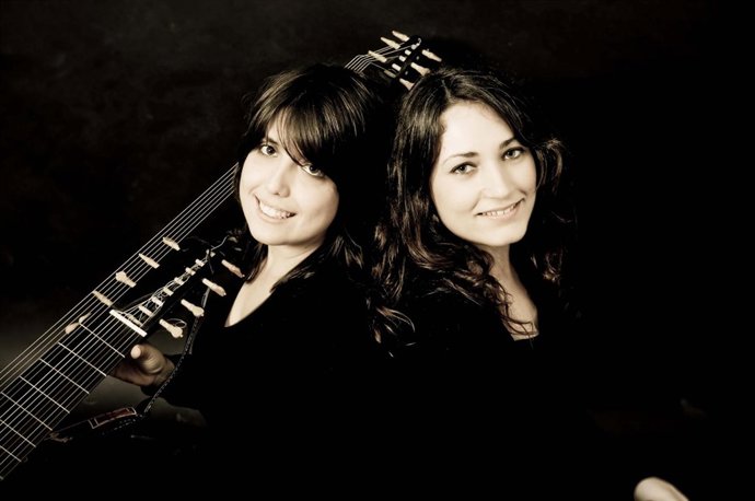 El Dúo Docle Rima Ofrece Un Concierto En El Festival De Peñícola